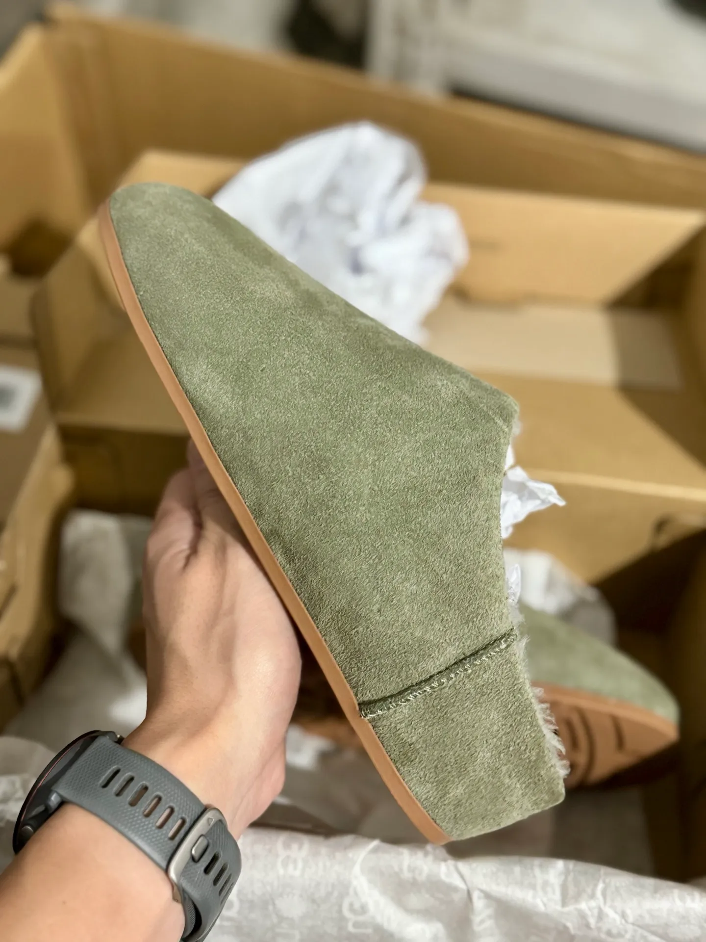 Self-pickup 💰440 Guangzhou original grade ❗️UGG Elea Slip-On Thin slip-on 1171390 Indoor slip-on lazy shoes Independent original development outsole Cashmere insole Keep warm in winter Shoe body material Water-repellent coated suede upper 17mm UGGPURE implanted wool insole Lightweight non-slip comfortable rubber outsole Full package # Size: 35 36 37 38 39 40
